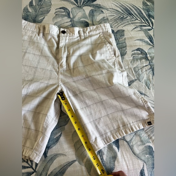 Quiksilver shorts - Picture 2 of 10